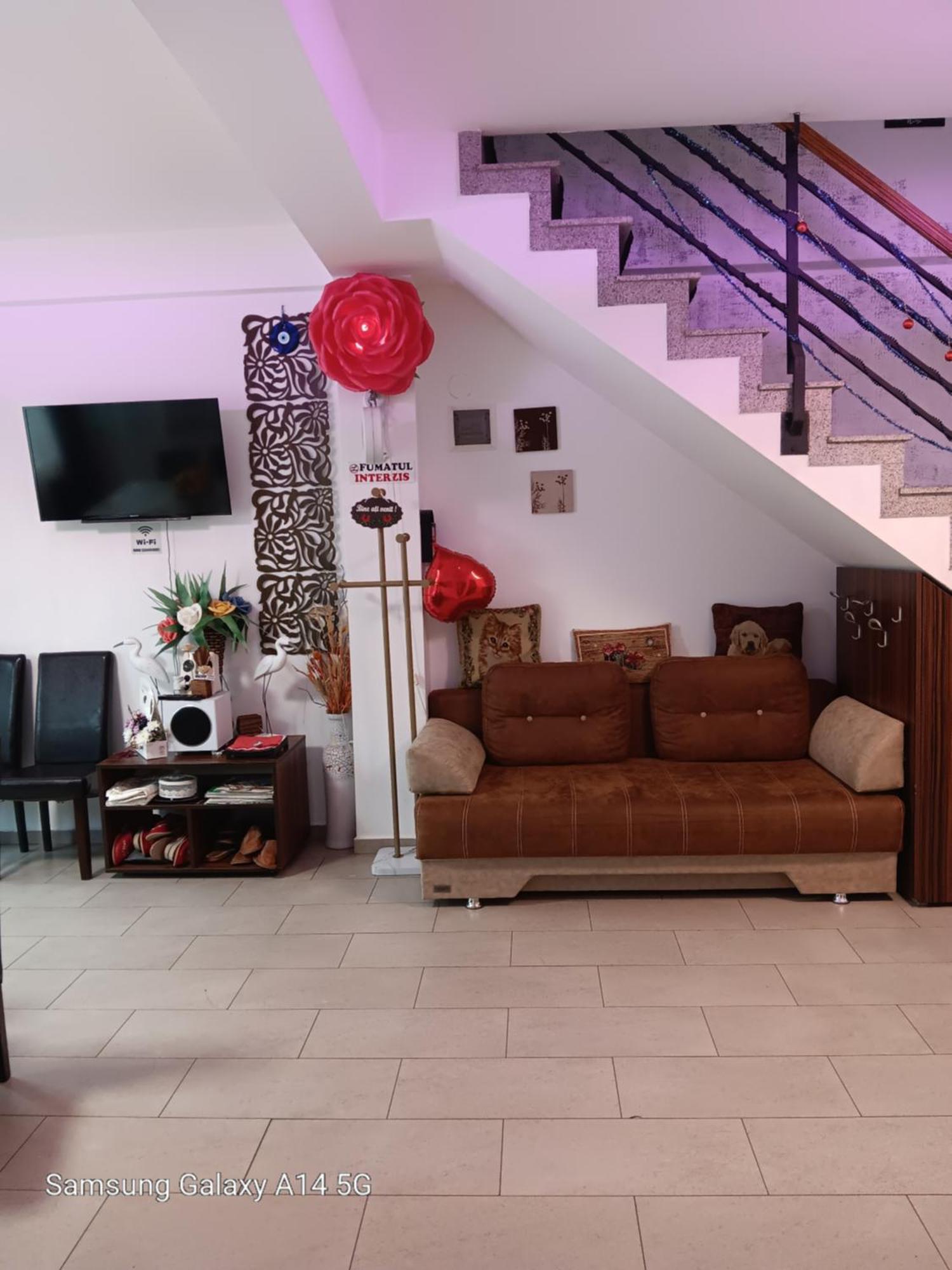 Casa Cu Semineu Moieciu Villa โมเอเชอ เด จอส ภายนอก รูปภาพ