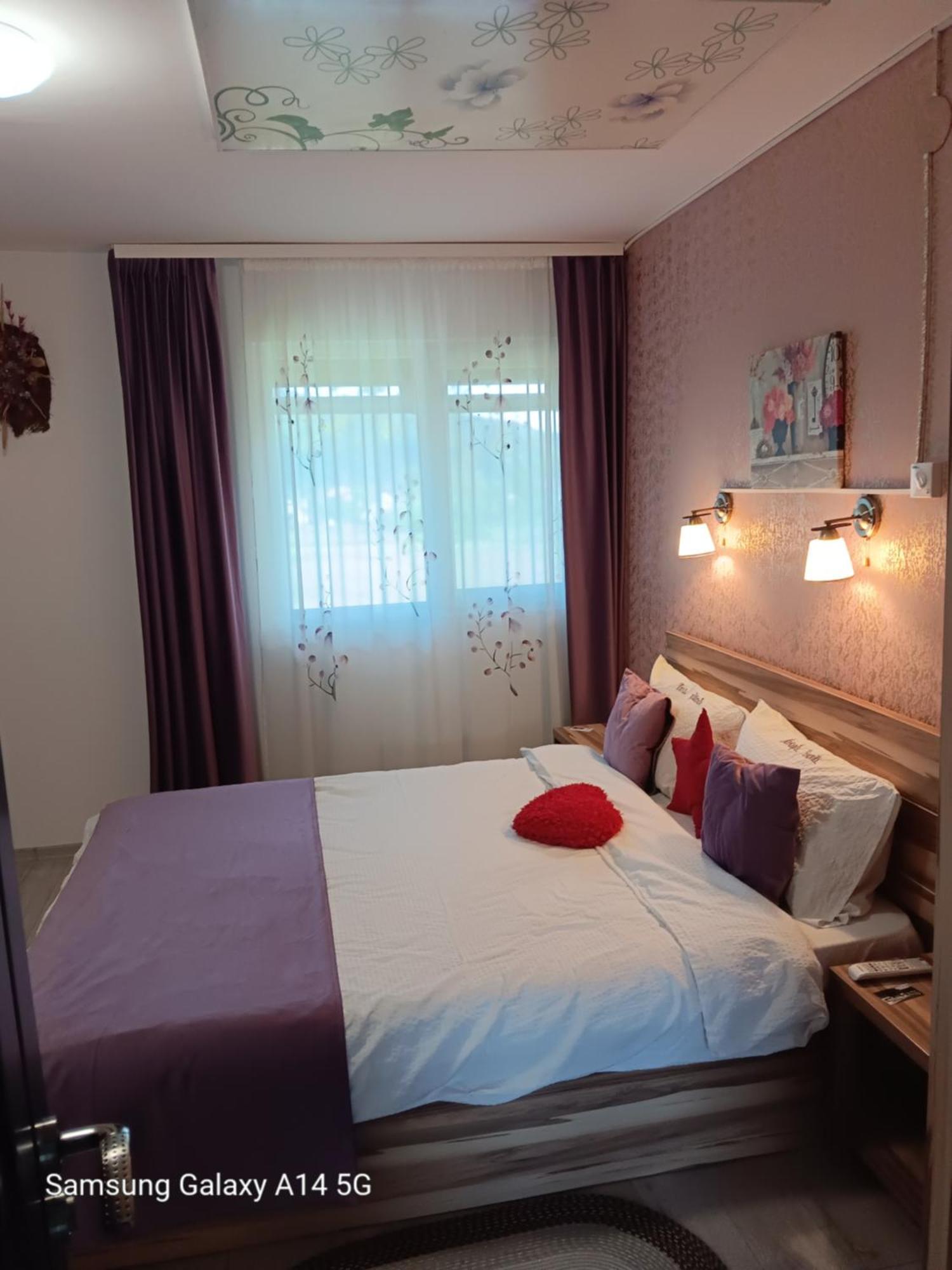 Casa Cu Semineu Moieciu Villa โมเอเชอ เด จอส ภายนอก รูปภาพ