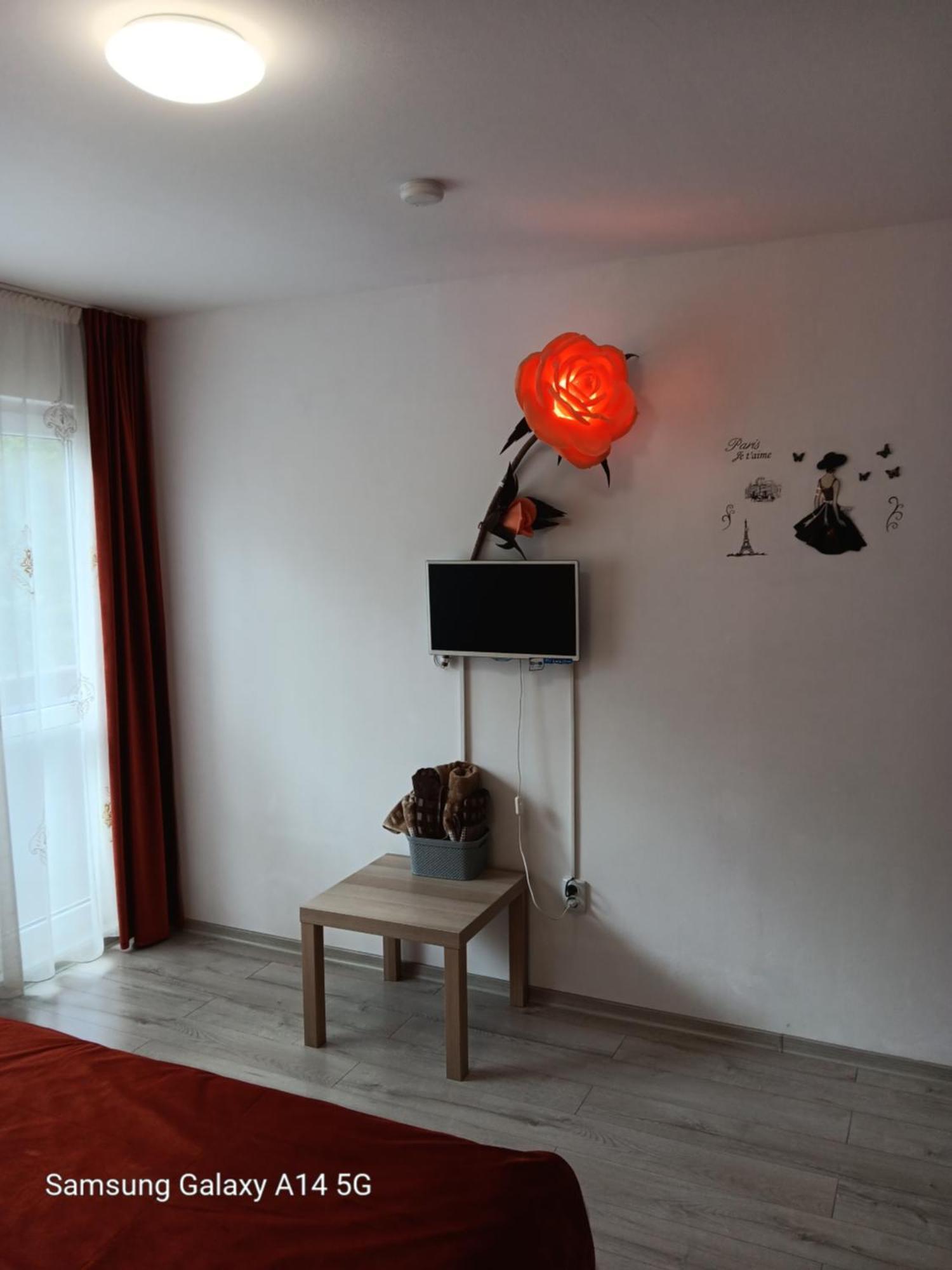 Casa Cu Semineu Moieciu Villa โมเอเชอ เด จอส ภายนอก รูปภาพ